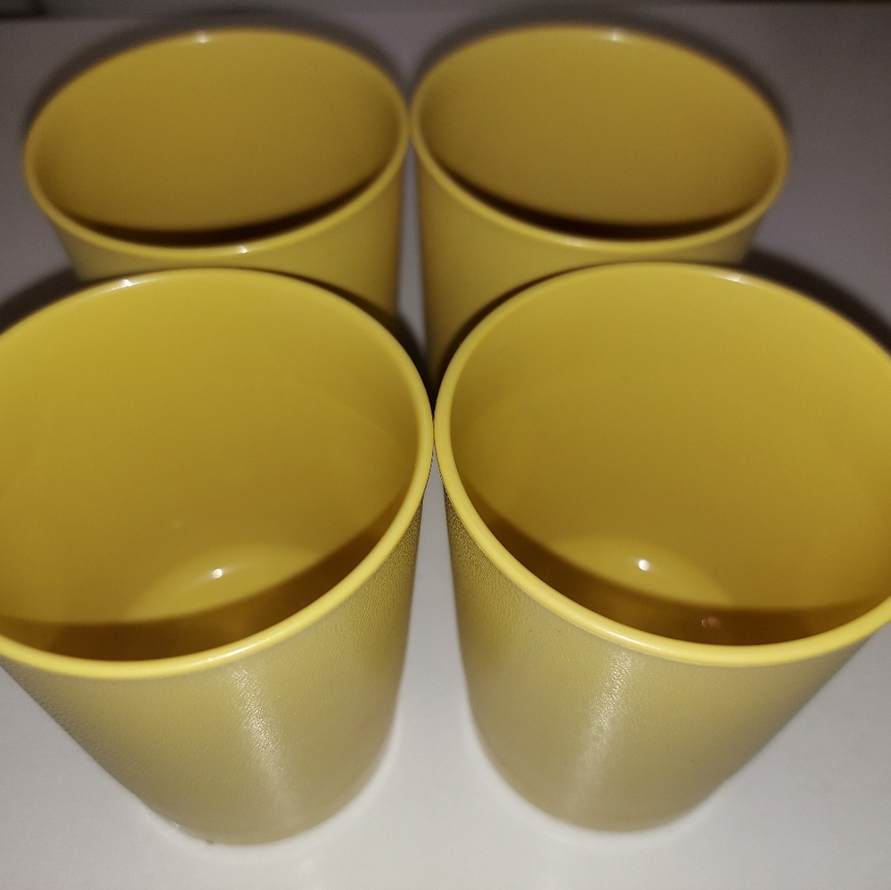 Set of 4 Vintage Cups Tupperware Kids Harvest Gold 6 Ounces